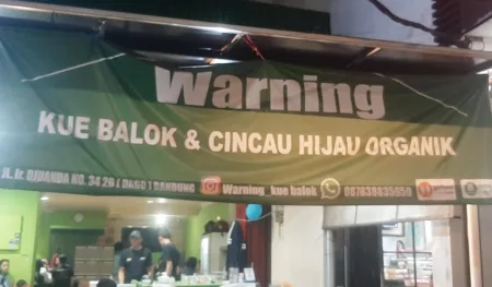 Kuliner Dago 24 Jam: Kue Balok Dan Cincau Hijau Organik (dokumen pribadi)