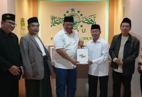 Kunjungi PCNU Kota Bandung, Haru Suandharu Janjikan Program 1 RW 1 Hafiz / Azmy Yanuar Muttaqien