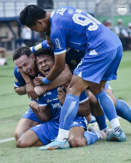 Persib Bandung akan menghadapi Persebaya Surabaya di Stadion Si Jalak Harupat Jumat, 18 Oktober 2024