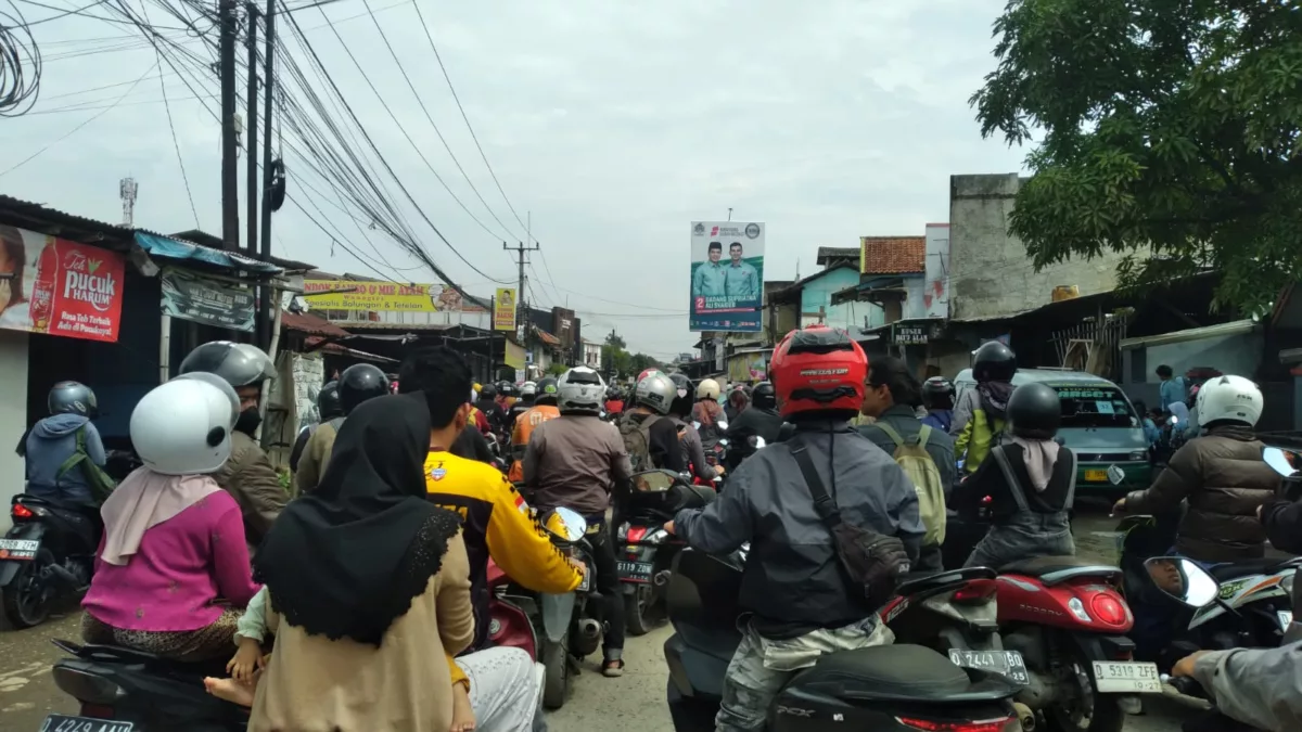 Banjir akibat meluapnya Sungai Citarum terus meluas di Kabupaten Bandung, Sabtu 23 November 2024. Ketinggian air yang naik secara perlahan menyebabkan beberapa wilayah