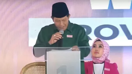 Debat Pilgub Jabar 2024: Acep-Gita Janji Berantas TBC dengan 627 Klinik Kesehatan dan Kartu Keluarga Bahagia