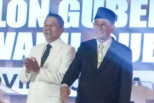 Filosofi di Balik Penampilan Nyentrik Kang Dedi Mulyadi di Debat Pilgub Jabar