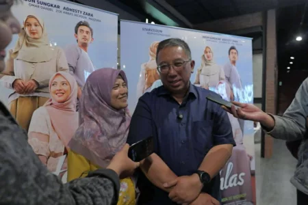 Haru Suandharu Hadiri Gala Premiere Film 'Cinta Dalam Ikhlas