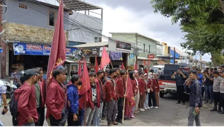 IMM Gelar Aksi Unjuk Rasa, Mendesak Komisioner KPU Kuningan Mundur Secara Sukarela