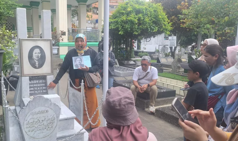 Napak Tilas Dewi Sartika 'Bandung Bercerita' Kunjungi Sakola Kautamaan Istri