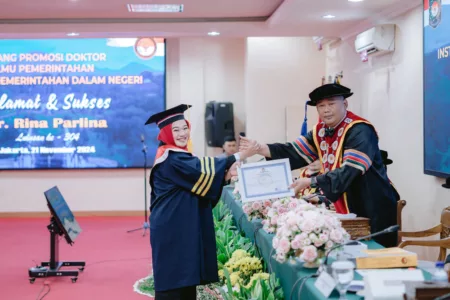 Perjalanan DR Rina Parlina Menuju Doktor Ilmu Pemerintahan Cumlaude IPDN