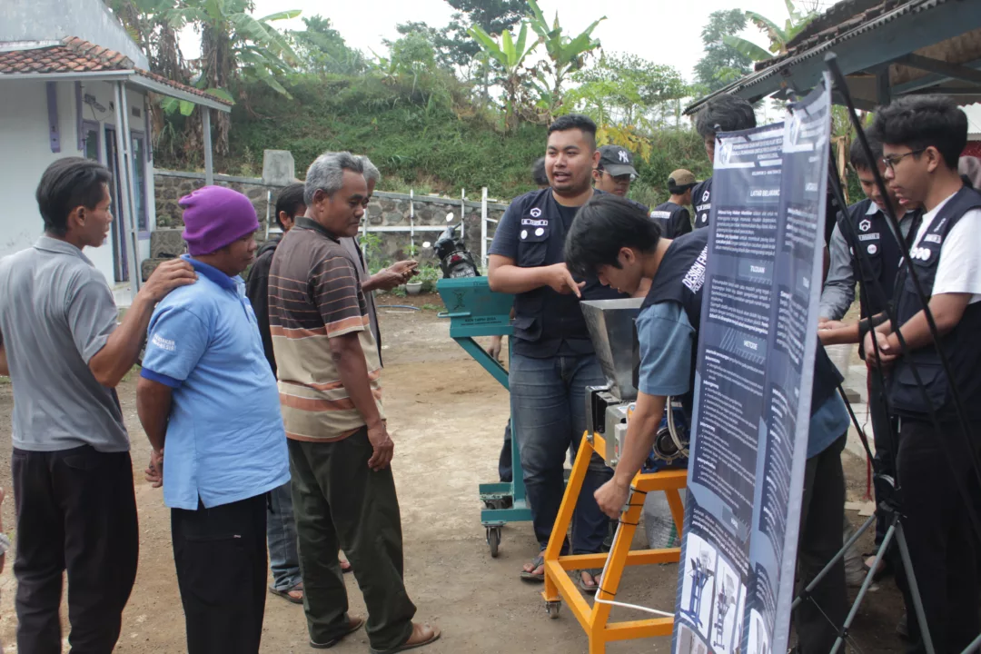 Mahasiswa Polman Bandung Gelar KKN Bertema Pengolahan Sampah Berkelanjutan di Desa Jagabaya