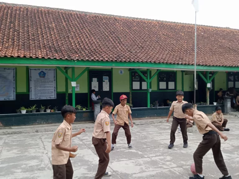 SDN Regol 5-6, yang dulunya merupakan Sakola Kautamaan Istri