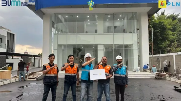 Dukung perkembangan bisnis perbankan PLN ULP Bandung Selatan melakukan Energize Pasang Baru 164.000 VA Gedung Record Center PT BTN