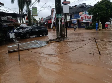 Banjir Bandung di Jalan Jakarta