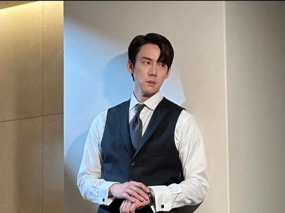 Profil dan Alur Karir Perjalanan Yoo Yeon Seok Pemeran Utama di Drakor When the Phone Rings