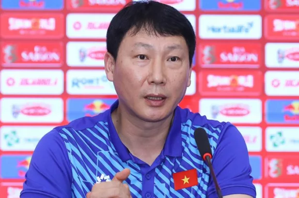 Pelatih Vietnam Dibuat Pusing Tujuh Keliling Oleh Shin Tae Yong