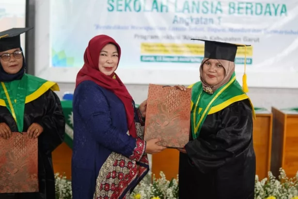 50 Lansia Garut Ikuti Wisuda Program Inklusi Aisyiyah