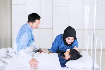 Bacaan doa menjenguk orang sakit lengkap dengan terjemahan bahasa Indonesianya