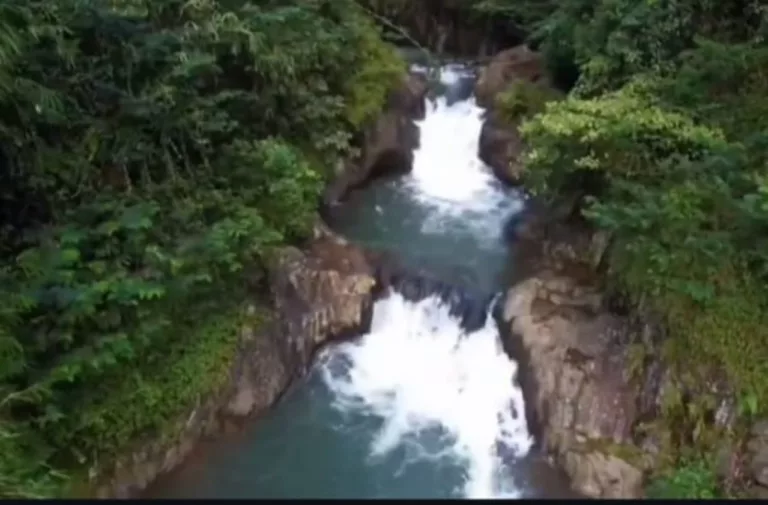 Curug Rahong Garut: Wisata Alam Penuh Keindahan dan Cerita Mistis