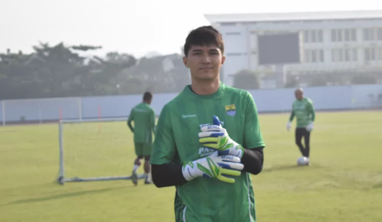 Kiper Persib Bandung Kevin Ray Mendoza