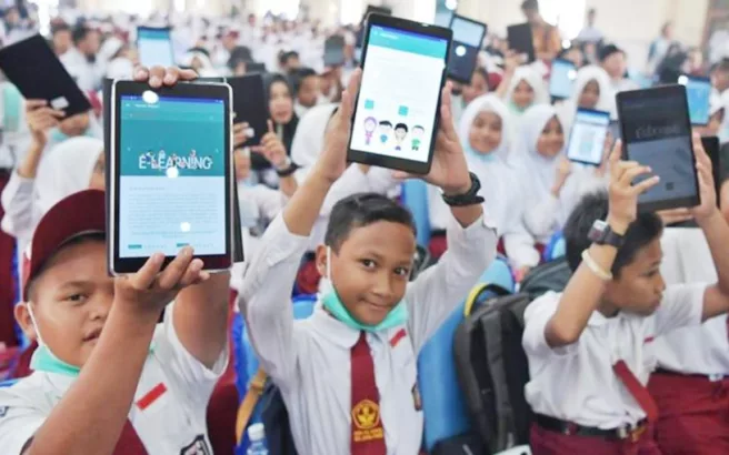 Digitalisasi Sekolah: Meningkatkan Kualitas Belajar atau Memperlebar Kesenjangan