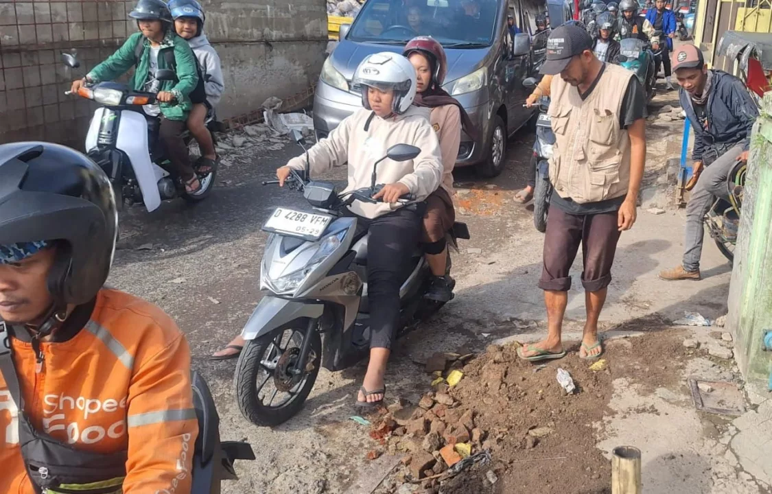 Jalan Garuda Kota Bandung Rusak Parah, Warga Desak Perbaikan Segera