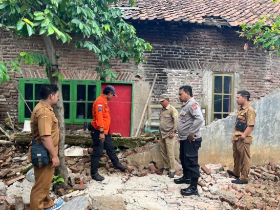 Nenek di Cirebon Tewas Tertimpa Tembok dan Coran Talang Air