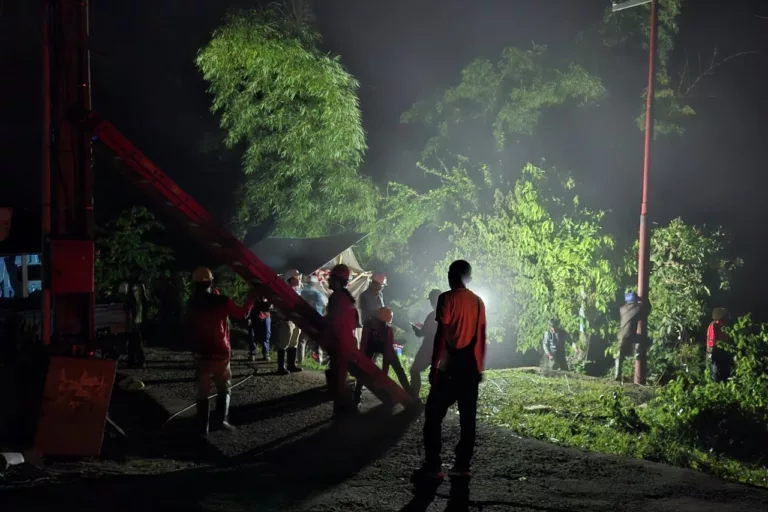 PT PLN (Persero) berhasil memulihkan 100% sistem kelistrikan di wilayah Cianjur yang terdampak bencana tanah longsor dan banjir.