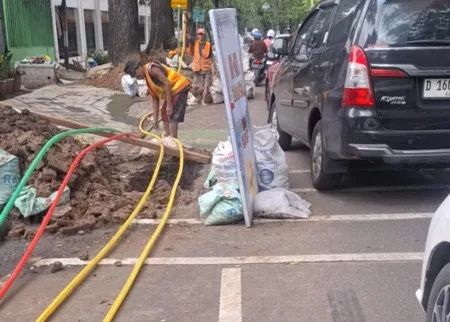 Proyek Galian Kabel di Bandung Bahayakan Pengendara, Polisi Minta Segera Diperbaiki