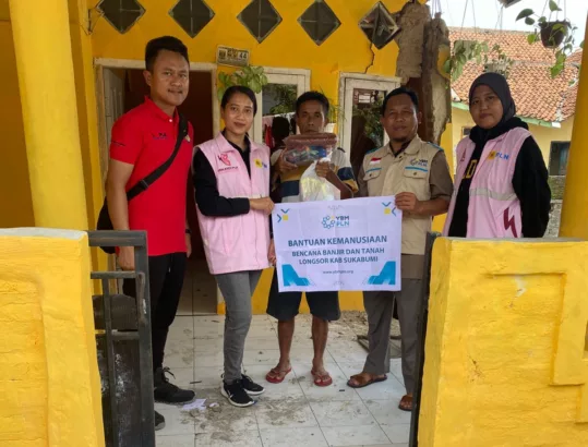 PLN Jabar Salurkan Bantuan Hygiene Kit di Lokasi Terdampak Banjir Pelabuhan Ratu Sukabumi