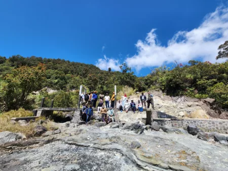 Destinasi Wisata Ikonik di Garut yang Tak Pernah Sepi Pengunjung