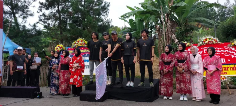 Fun Run perdana sejauh 5 kilometer ini diikuti 500 peserta