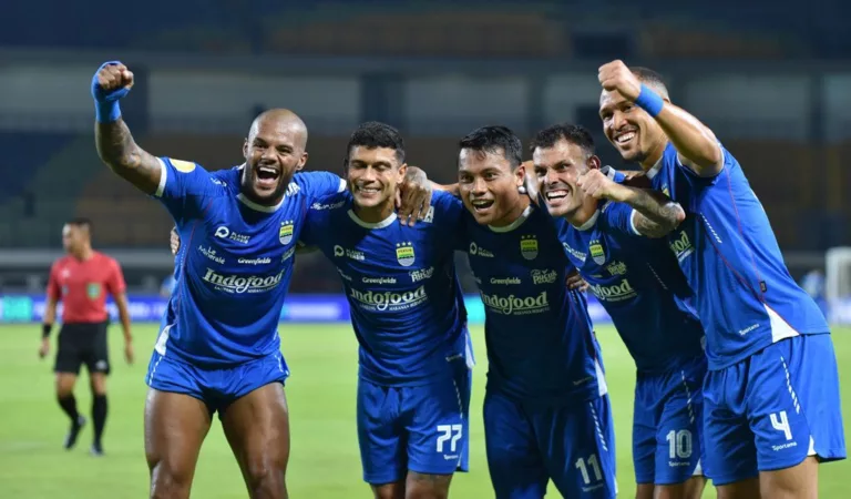 Persis vs Persib : Hasil Pertandingan, Jalannya Pertandingan dan Klasemen Sementara