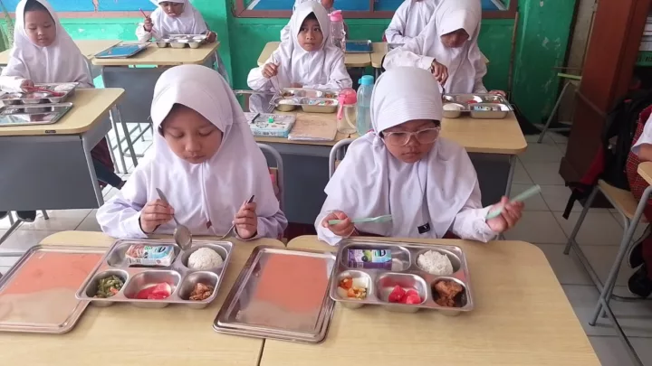 18 Sekolah di Tasikmalaya Mulai Program Makanan Bergizi Gratis