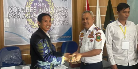 Beni Prihayatno Ketua Terpilih PSSI Askab Kuningan bersama perwakilan PSSI Asprov Jabar