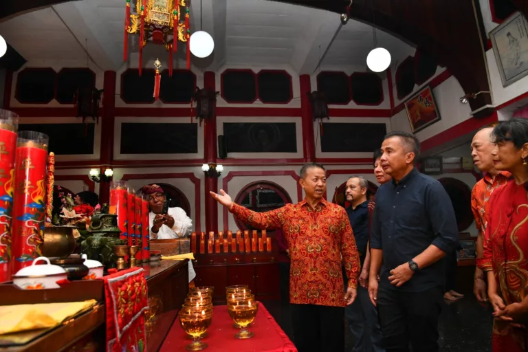 Bey Machmudin Tinjau Vihara di Bandung Jelang Tahun Baru Imlek