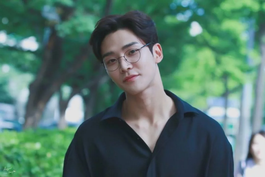 Rowoon Diberitakan Bergabung dengan Kim Min Ju untuk Memerankan Drama Romantis