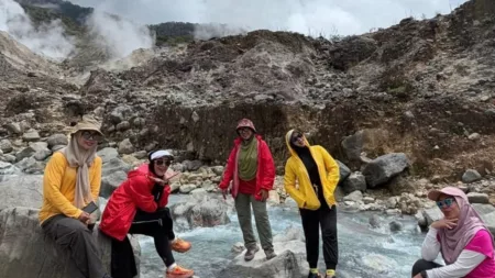 Gunung Salak Wisata Alam, Kisah Mistis, dan Keindahan Kawah Ratu