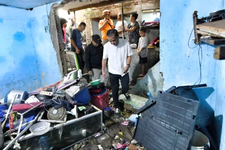 Bey Machmudin Tinjau Lokasi Terdampak Banjir di Kota Bandung