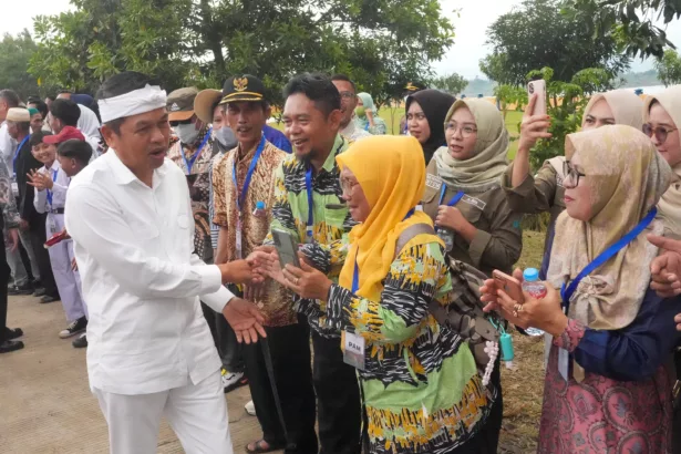 Kang Dedi Mulyadi Malu, Ratusan Ribu Rumah di Jabar Belum Teraliri Listrik