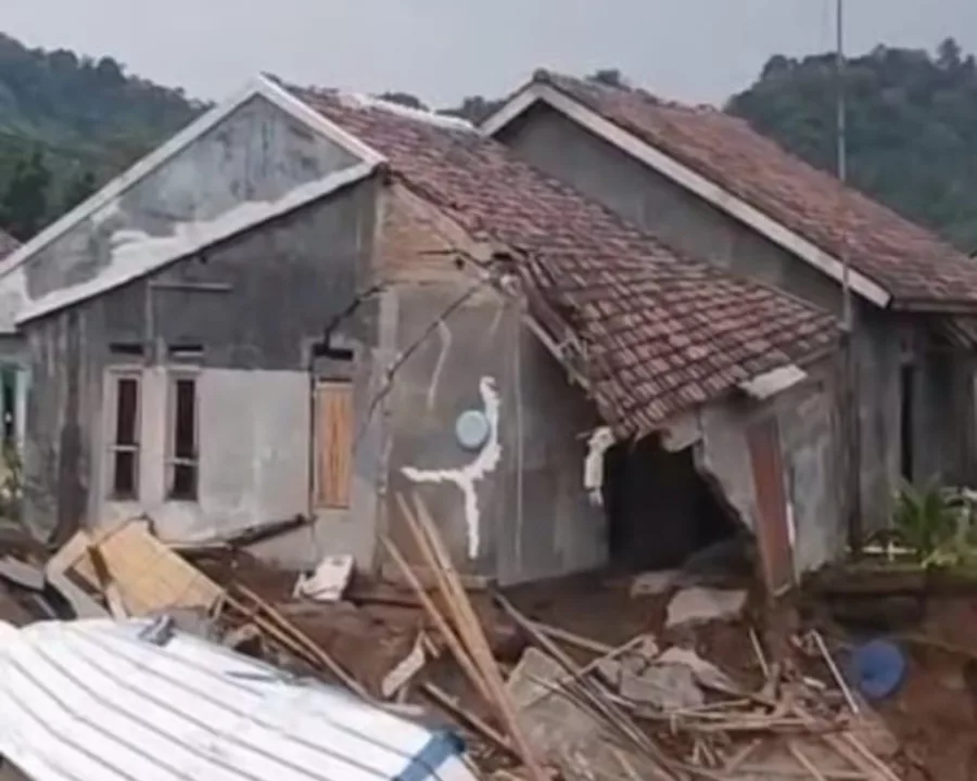 Longsor di Kuningan: 4 Rumah Ambruk, 15 Lainnya Terancam Rusak