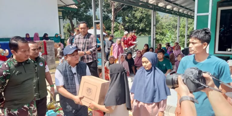 Musibah tanah longsor melanda Desa Cimara, Kecamatan Cibeureum