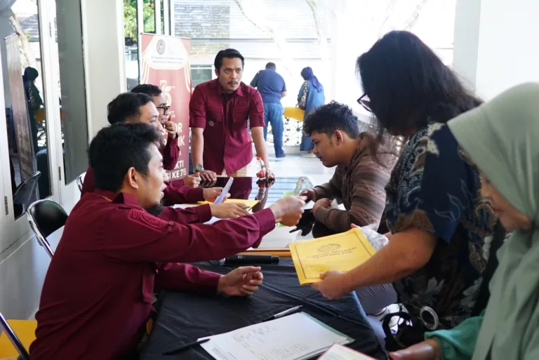 Pelayanan Paspor Simpatik dari Kementerian Imipas RI Diserbu Warga Garut