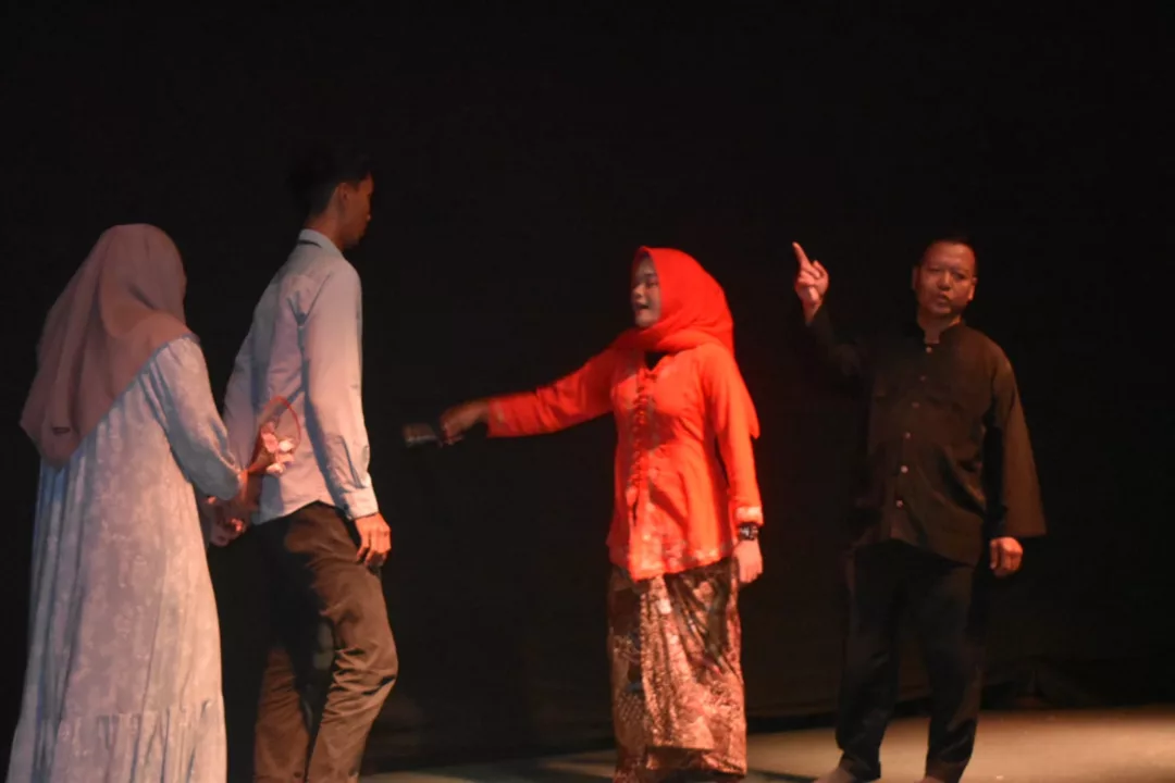 Penampilan drama dari Mahasiswa semester 7 Universitas Darul Ma'arif Indramayu