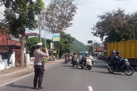 Polres Garut Terapkan Sistem One Way untuk Antisipasi Kemacetan Libur Panjang