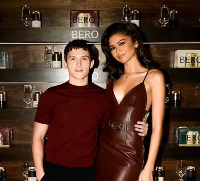 Zendaya dan Tom Holland (sumber: X @vinhlegacy)