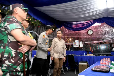 Pj Gubernur Jawa Barat saat meninjau perayaan malam tahun baru