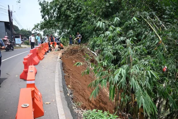 8 Desa di Kuningan Diterjang Bencana Tanah Longsor