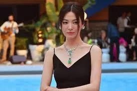 Song Hye Kyo resmi menjadi Duta Global Asia Pertama Guerlain. (Google)