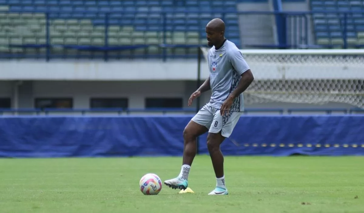 Striker Persib Bandung, Gervane Kastaneer, mengenal sosok dua pemain andalan Timnas Indonesia, yakni Eliano Reijnders dan Kevin Diks