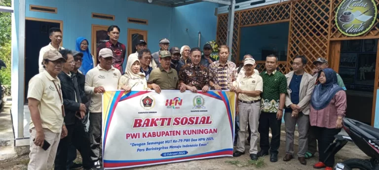 PWI Kuningan Baksos Ke Rumah Warga Terdampak Bencana