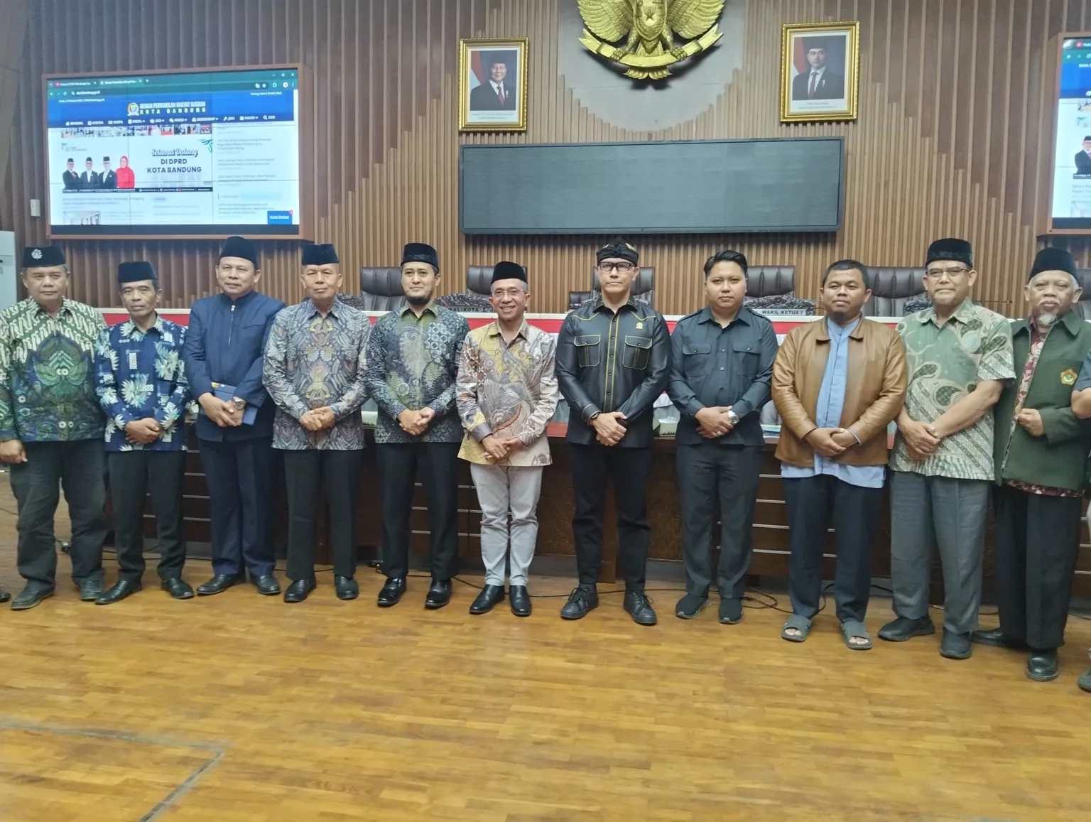 Pertemuan antara organisasi Islam dan anggota DPRD kota Bandung untuk membahas penutupan tempat hiburan malam selama bulan Ramadhan