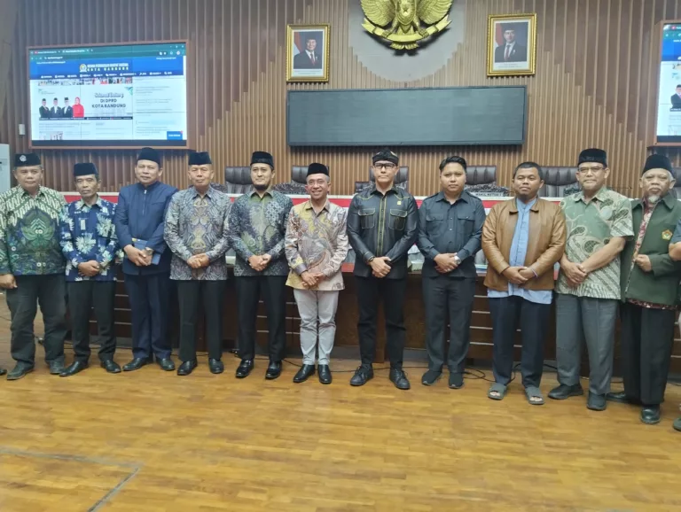 Pertemuan antara organisasi Islam dan anggota DPRD kota Bandung untuk membahas penutupan tempat hiburan malam selama bulan Ramadhan