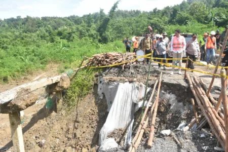 Jalan Rusak di Haur Papak Sumedang